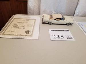 lot 243 image: 124 Scale 1957 Chrysler 300C Convertible Die-cast Metal Replica Model by Danbury Mint