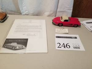 lot 246 image: 124 Scale 1960 Mercedes-Benz 300 SL Roadster Die-cast Metal Replica Model by Franklin Mint