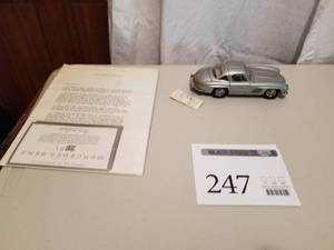 lot 247 image: 124 Scale 1954 Mercedes-Benz 300 SL Coupe Die-cast Metal Replica Model by Franklin Mint