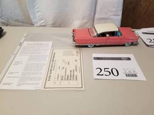 lot 250 image: 124 Scale 1956 Lincoln Premiere Coupe Die-cast Metal Replica Model by Danbury Mint