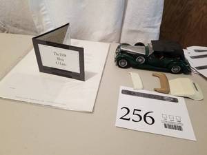 lot 256 image: 124 Scale 1938 Alvis 4.3 Litre Sedan Convertible Die-cast Metal Replica Model by Franklin Mint