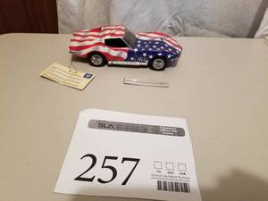 lot 257 image: 124 Scale Chevrolet Corvette Coupe Die-cast Metal Replica Model by Franklin Mint