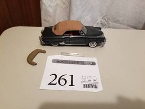 lot 261 image: 124 Scale Mercedes-Benz 450 SL Convertible Die-cast Metal Replica Model