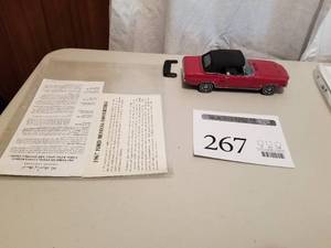 lot 267 image: 124 Scale 1967 Ford Mustang Convertible Die-cast Metal Replica Model