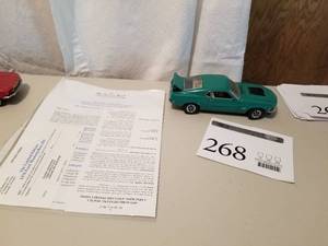 lot 268 image: 124 Scale 1971 Ford Mustang Mach 1 Fastback Die-cast Metal Replica Model by Danbury Mint