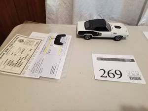 lot 269 image: 124 Scale 1971 Plymouth Cuda Convertible Die-cast Metal Replica Model by Danbury Mint
