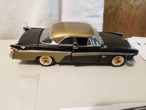 lot 272 image: 124 Scale 1956 Desoto Adventurer Coupe Die-cast Metal Replica Model by Danbury Mint
