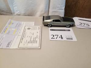 lot 274 image: 124 Scale 1971 Ford Mustang Boss 351 Fastback Die-cast Metal Replica Model by Danbury Mint