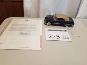 lot 275 image: 124 Scale 1949 Ford Convertible Die-cast Metal Replica Model by Franklin Mint