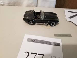 lot 277 image: 124 Scale Shelby Cobra 427 SC Roadster Limited Edition Die-cast Metal Replica Model by Franklin Mint
