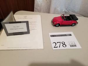 lot 278 image: 124 Scale 1967 Volkswagon Cabriolet Convertible Die-cast Metal Replica Model by Franklin Mint