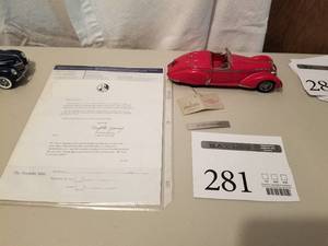 lot 281 image: 124 Scale 1937 Alfa Romeo 2900B Convertible Die-cast Metal Replica Model by Franklin Mint