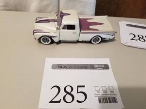 lot 285 image: 124 Scale 1950 Chevrolet Custom Pickup Truck Limited Edition Die-cast Metal Replica Model by Danbury Mint