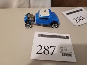 lot 287 image: 124 Scale Ford Little Duece Coupe Coupe Limited Edition Die-cast Metal Replica Model by Danbury Mint