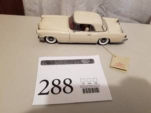 lot 288 image: 124 Scale 1956 Lincoln Continental Mark II Coupe Limited Edition Die-cast Metal Replica Model by Danbury Mint