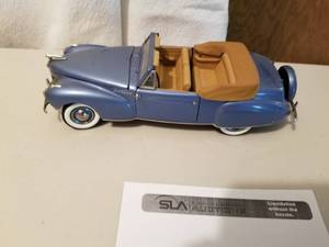 lot 295 image: 124 Scale 1941 Lincoln Continental Convertible Die-cast Metal Replica Model