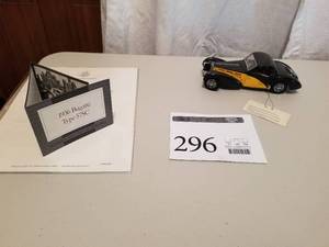lot 296 image: 124 Scale 1936 Buggati Type 57SC Coupe Limited Edition Die-cast Metal Replica Model by Franklin Mint