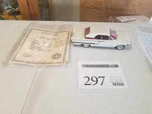 lot 297 image: 124 Scale 1960 Chevrolet Impala Convertible Die-cast Metal Replica Model by Danbury Mint
