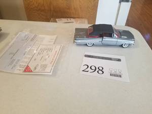 lot 298 image: 124 Scale 1959 Chevrolet Impala Convertible Die-cast Metal Replica Model by Danbury Mint