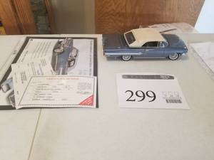 lot 299 image: 124 Scale 1960 Chevrolet Impala Convertible Die-cast Metal Replica Model by Danbury Mint