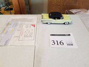 lot 316 image: 124 Scale 1957 Chevrolet Bel Air Convertible Die-cast Metal Replica Model by Danbury Mint