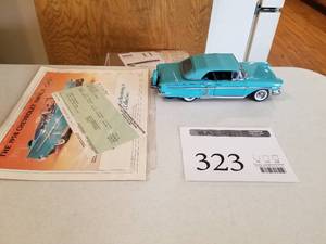 lot 323 image: 124 Scale 1958 Chevrolet Impala Convertible Die-cast Metal Replica Model by Danbury Mint