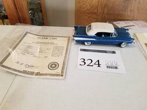 lot 324 image: 124 Scale 1957 Chevrolet Bel Air Convertible Die-cast Metal Replica Model by Danbury Mint