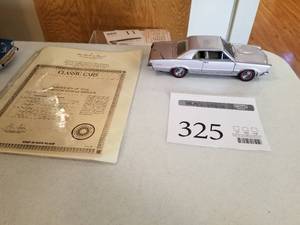 lot 325 image: 124 Scale 1965 Pontiac GTO Coupe Die-cast Metal Replica Model by Danbury Mint