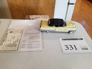 lot 331 image: 124 Scale 1954 Cadillac Eldorado Convertible Die-cast Metal Replica Model by Danbury Mint