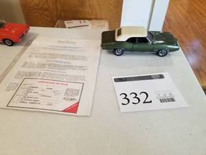 lot 332 image: 124 Scale 1969 Pontiac GTO Convertible Die-cast Metal Replica Model by Danbury Mint