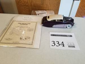 lot 334 image: 124 Scale 1950 Mercury Custom Convertible Die-cast Metal Replica Model by Danbury Mint
