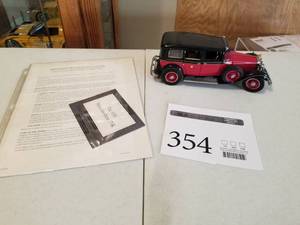 lot 354 image: 124 Scale 1935 Mercedes-Benz 770K Sedan Die-cast Metal Replica Model by Franklin Mint