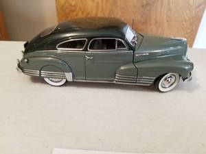lot 359 image: 124 Scale 1948 Chevrolet Fleetline Aerosedan Die-cast Metal Replica Model by Danbury Mint