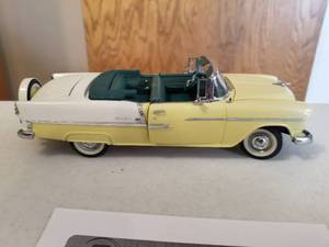 lot 365 image: 124 Scale 1955 Chevrolet Bel Air Convertible Die-cast Metal Replica Model by Danbury Mint