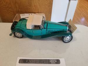 lot 376 image: 124 Scale 1929 Buggati Royale Convertible Die-cast Metal Replica Model by Franklin Mint