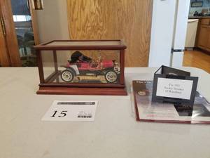 lot 15 image: 116 Scale 1911 Stanley Steamer 62 Runabout Convertible Die-cast Metal Replica Model by Franklin Mint