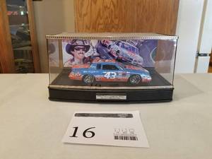 lot 16 image: 124 Scale Pontiac Grand Prix Race Car #01833500 Signature Edition Limited Edition Die-cast Metal Replica Model by Franklin Mint