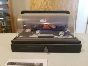 lot 18 image: 124 Scale Calloway C12 Convertible Special Edition Die-cast Metal Replica Model by Franklin Mint