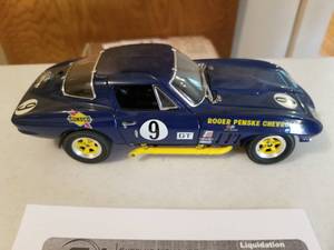 lot 389 image: 124 Scale 1966 Chevrolet Corvette Super Sport Race Car Die-cast Metal Replica Model