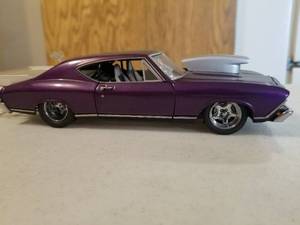 lot 392 image: 124 Scale 1968 Chevrolet Chevelle Pro Street Race Car Die-cast Metal Replica Model