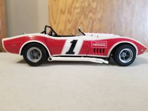 lot 395 image: 124 Scale 1969 Chevrolet Corvette Race Car Die-cast Metal Replica Model