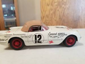 lot 399 image: 124 Scale 1954 Chevrolet Corvette Race Car Die-cast Metal Replica Model