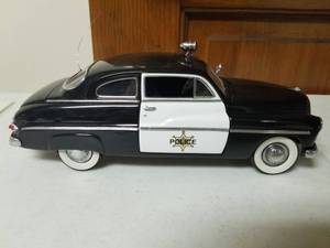 lot 405 image: 124 Scale 1949 Mercury Club Police Cruiser Coupe Die-cast Metal Replica Model by Danbury Mint