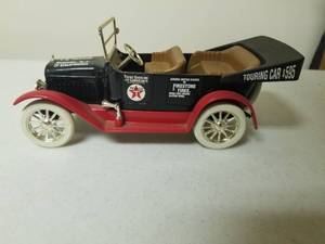 lot 419 image: 124 Scale Touring Car Die-cast Metal Replica Model