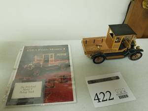 lot 422 image: 124 Scale 1913 Ford Model T Pickup Truck Die-cast Metal Replica Model by Franklin Mint