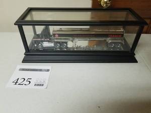 lot 425 image: Mack Tractor-Tanker Trailer Die-cast Metal Replica Model