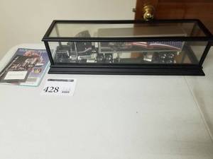 lot 428 image: Peterbilt 379 Tractor-Refrigerated Trailer Die-cast Metal Replica Model