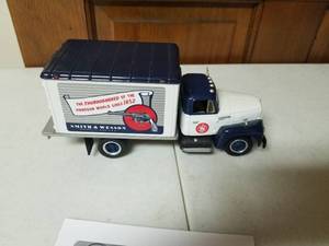 lot 445 image: 124 Scale Delivery Truck Die-cast Metal Replica Model by Smith & Wesson