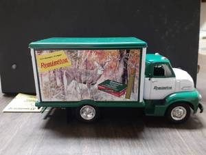 lot 448 image: Hi-Speed and Kleanbore Wildlife Series 124 Scale Deer Delivery Truck Die-cast Metal Replica Model by Remington