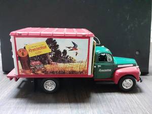 lot 439 image: Shur Shot and Express Game Bird Series 124 Scale Goose Delivery Truck Die-cast Metal Replica Model by Remington